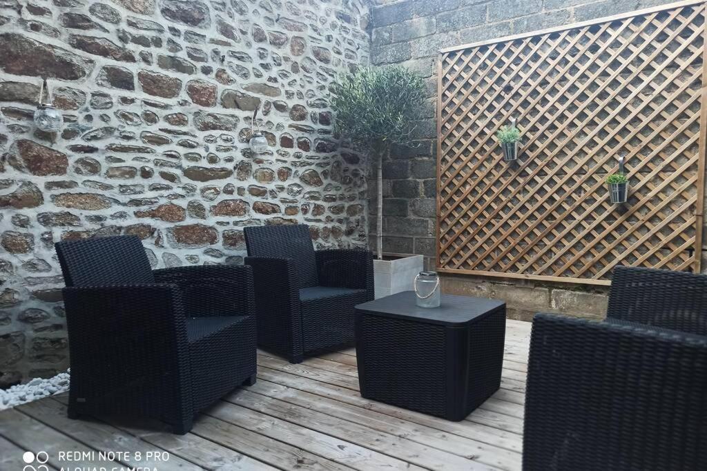 Superbe Appartement Avec Terrasse Au Calme Ernée Eksteriør bilde
