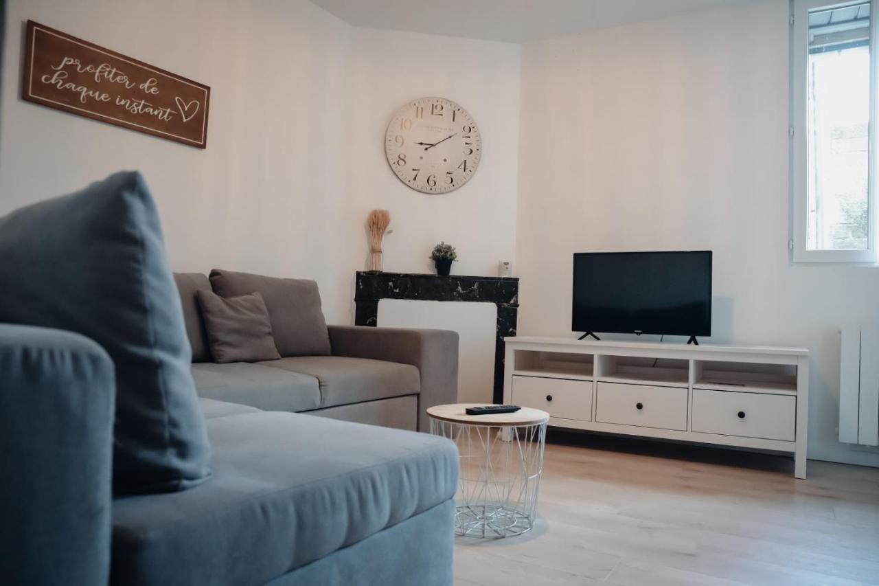 Superbe Appartement Avec Terrasse Au Calme Ernée Eksteriør bilde