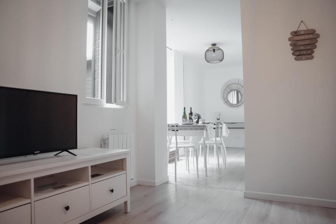 Superbe Appartement Avec Terrasse Au Calme Ernée Eksteriør bilde